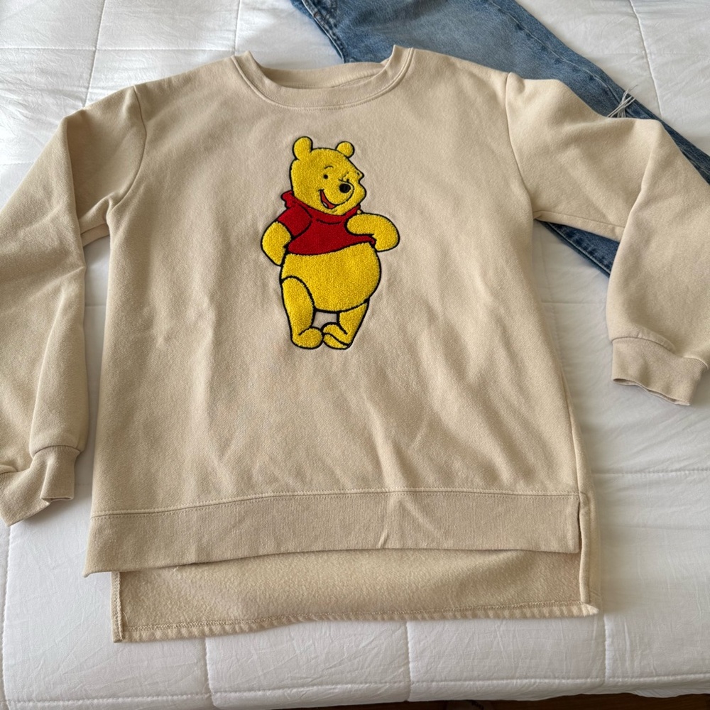 Disney Womens Winnie The Pooh Cream Sweatshirt Size Small Crewneck‎ Soft Cozy - Picture 4 of 6